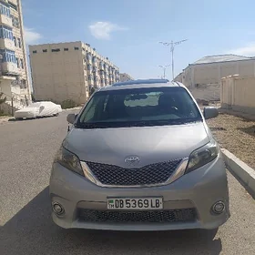 Toyota Sienna 2010