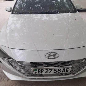 Hyundai Elantra 2022