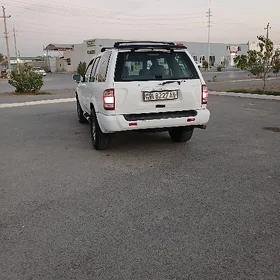 Nissan Pathfinder 2000