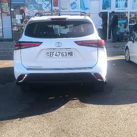 Toyota Highlander 2021