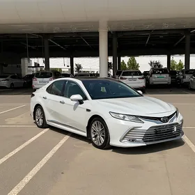 Toyota Camry 2021
