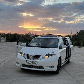 Toyota Sienna 2016