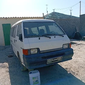 Mitsubishi L300 2002