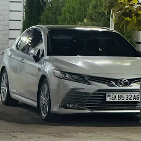 Toyota Camry 2021