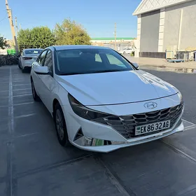 Hyundai Elantra 2022