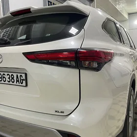 Toyota Highlander 2021