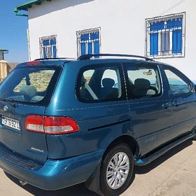 Toyota Sienna 2002