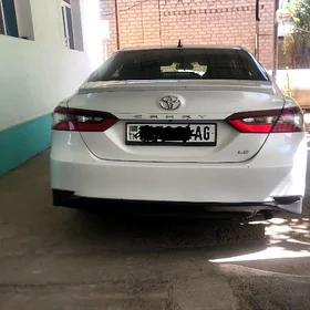 Toyota Camry 2021