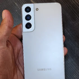 Samsung  S22