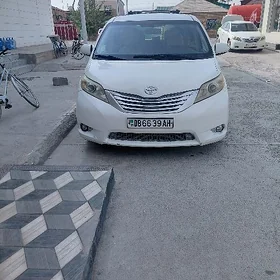Toyota Sienna 2011