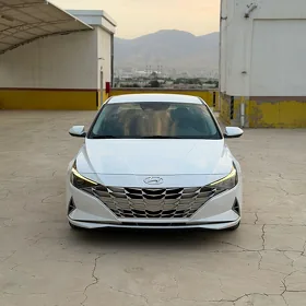 Hyundai Elantra 2022