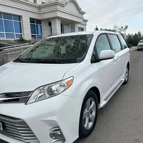 Toyota Sienna 2018