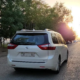 Toyota Sienna 2019