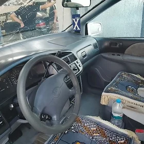 Toyota Sienna 2000