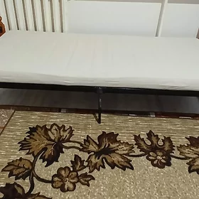 кровать