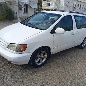 Toyota Sienna 2000