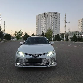 Toyota Camry 2021