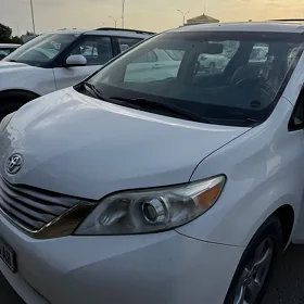 Toyota Sienna 2011