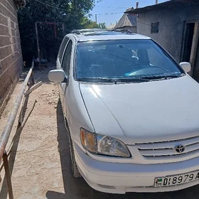 Toyota Sienna 2001