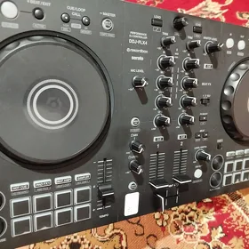 Dj  stoyka nausnik