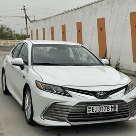 Toyota Camry 2021