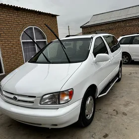 Toyota Sienna 1999