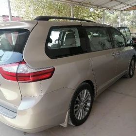 Toyota Sienna 2016