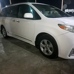 Toyota Sienna 2019