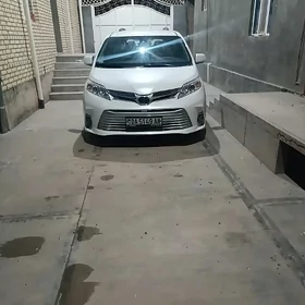 Toyota Sienna 2020
