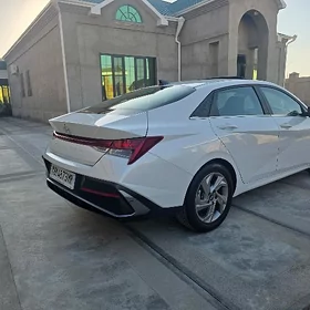 Hyundai Elantra 2025