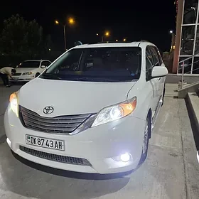 Toyota Sienna 2011