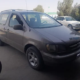 Toyota Sienna 1999