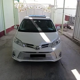Toyota Sienna 2016