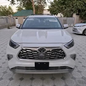 Toyota Highlander 2021