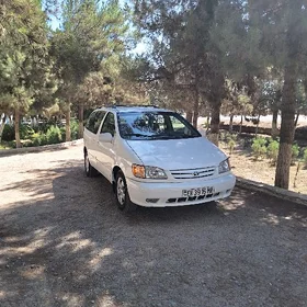 Toyota Sienna 2001