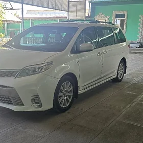 Toyota Sienna 2019