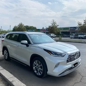Toyota Highlander 2021