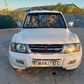 Mitsubishi Montero 2001