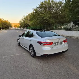 Toyota Camry 2018