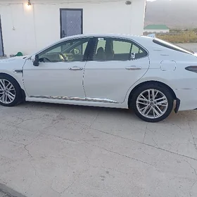 Toyota Camry Hybrid 2021