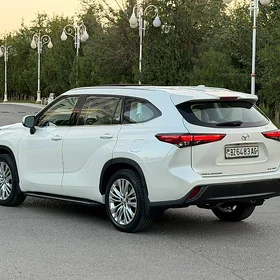 Toyota Highlander 2020
