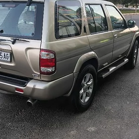 Nissan Pathfinder 2005