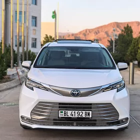 Toyota Sienna 2021