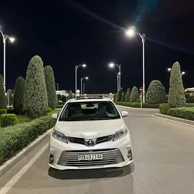 Toyota Sienna 2019