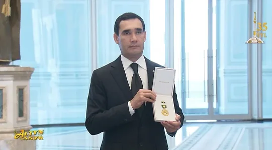 Сердар Бердымухамедов награждён юбилейной медалью к 35-летию независимости