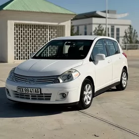 Nissan Versa 2012