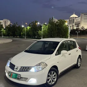 Nissan Tiida 2005