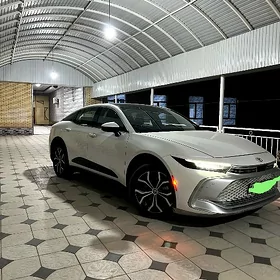 Toyota Crown 2023