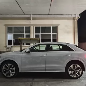 Audi Q8 2023