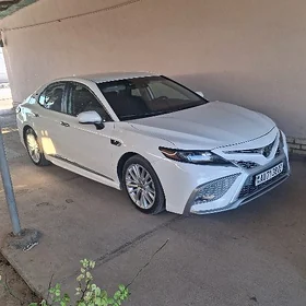 Toyota Camry 2021